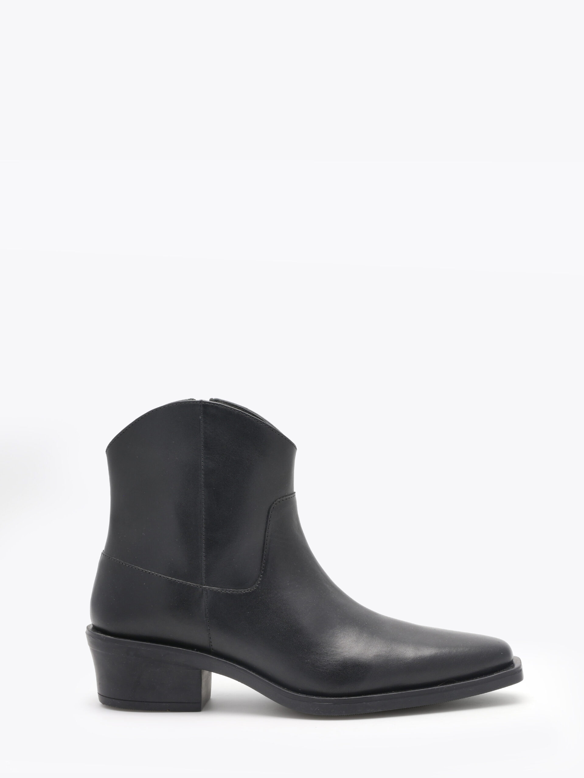 Gran Sasso Leather Black