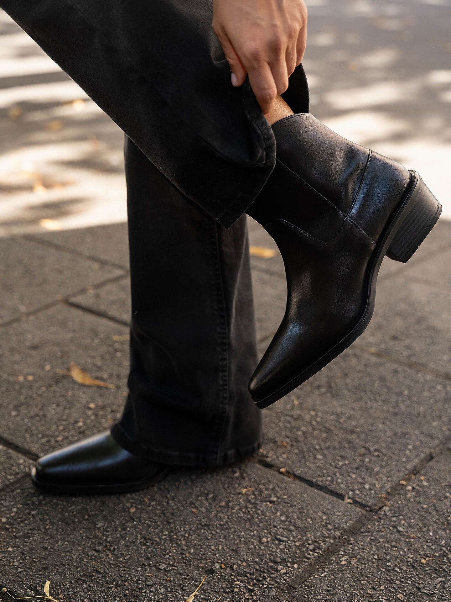 Gran Sasso Leather Black